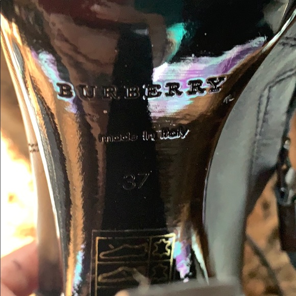 Burberry boots - Picture 3 of 12